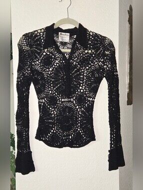 Beautiful Top Sz Small..long bell Sleeves.